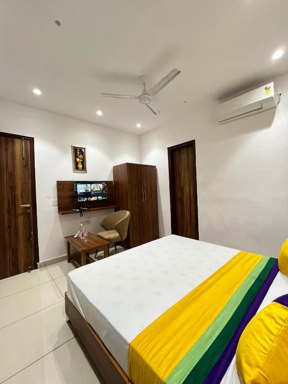Hotel Platinum Inn Ludhiana Buitenkant foto