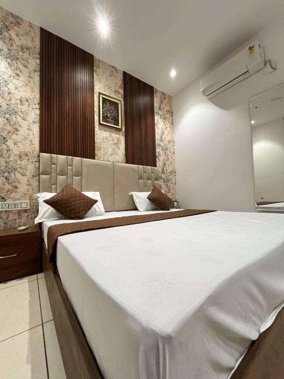 Hotel Platinum Inn Ludhiana Buitenkant foto