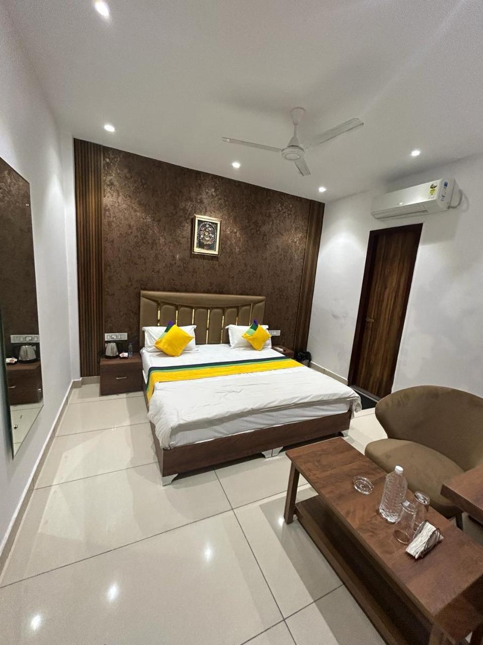 Hotel Platinum Inn Ludhiana Buitenkant foto